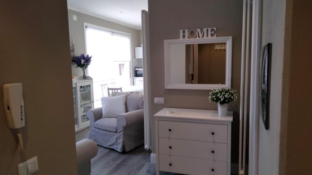 Momhouse - -